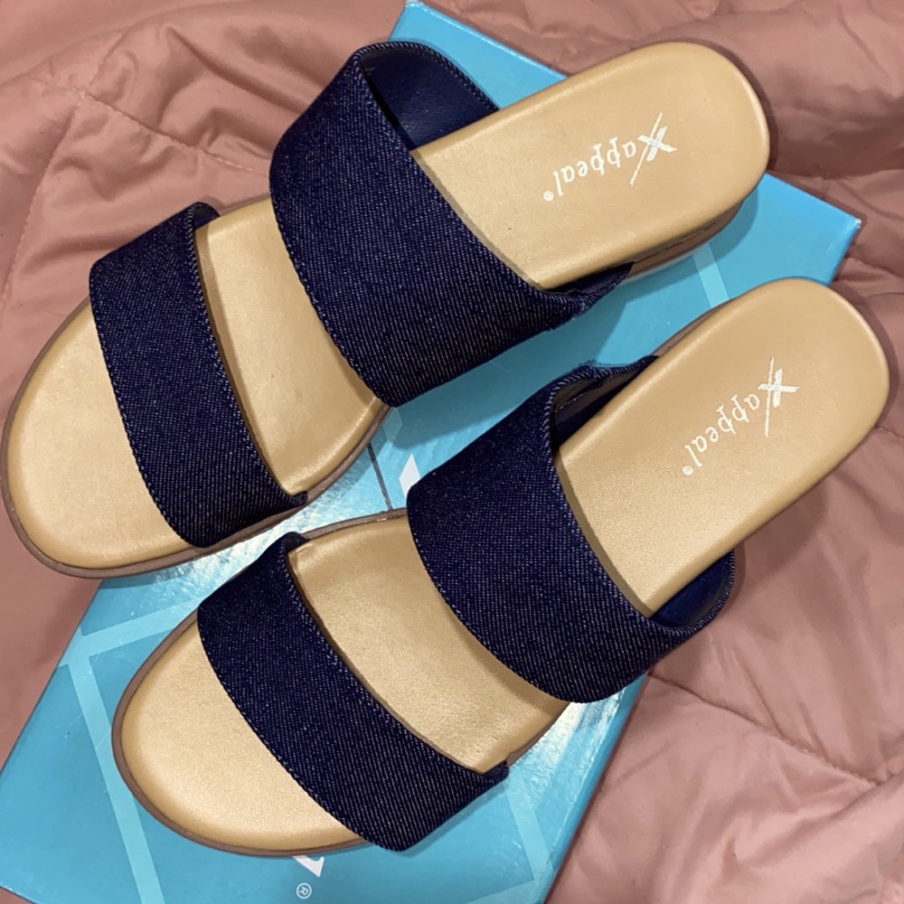 NWT Sandals - Picture 2 of 3